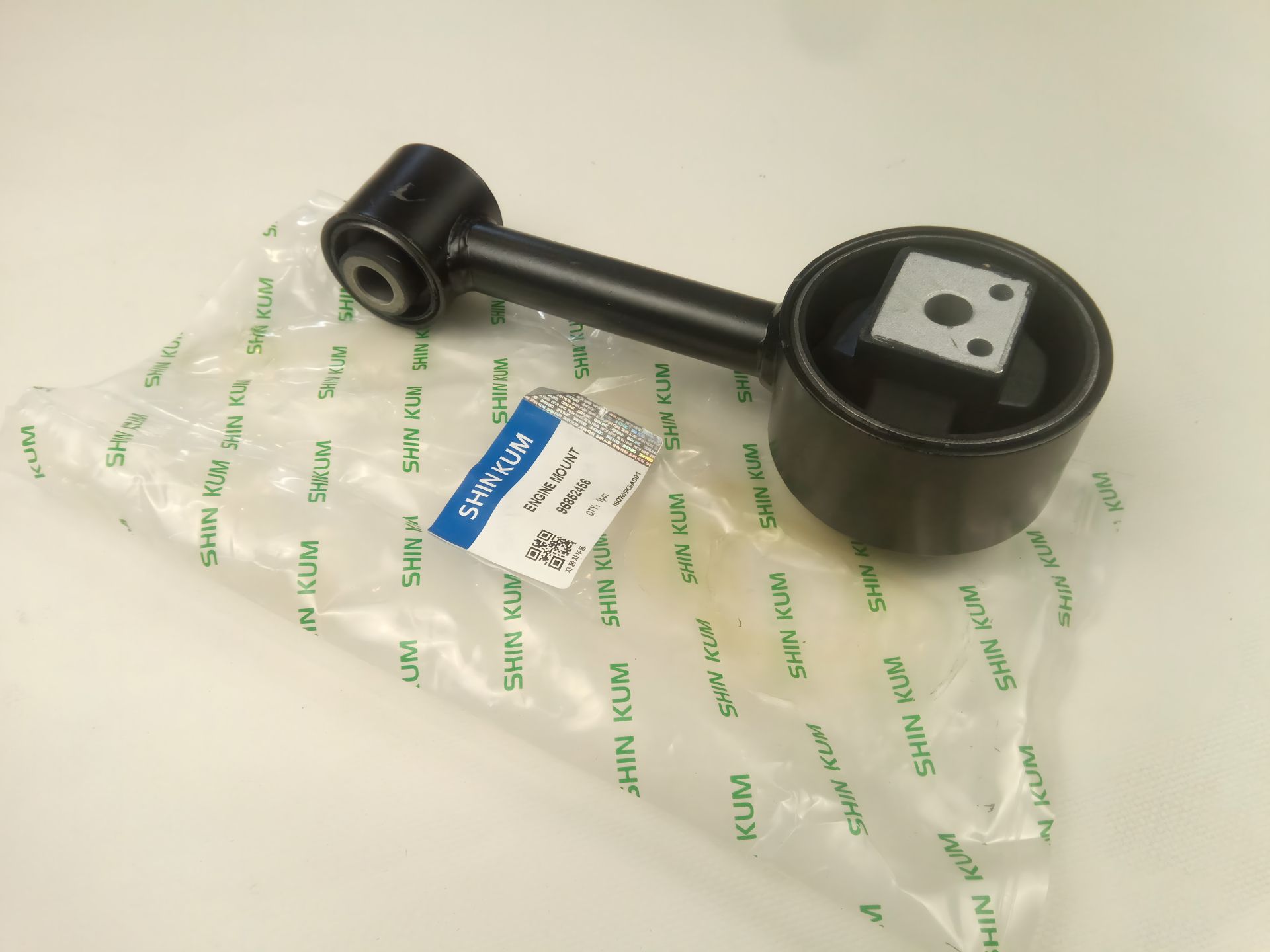 Подушка двигуна Lacetti 1.8 права нижня, 'SHIN KUM'' (96852456) (1011BAFAB0) Подушка двигуна Lacetti 1.8 права нижня, 'SHIN KUM'' (96852456) (1011BAFAB0)