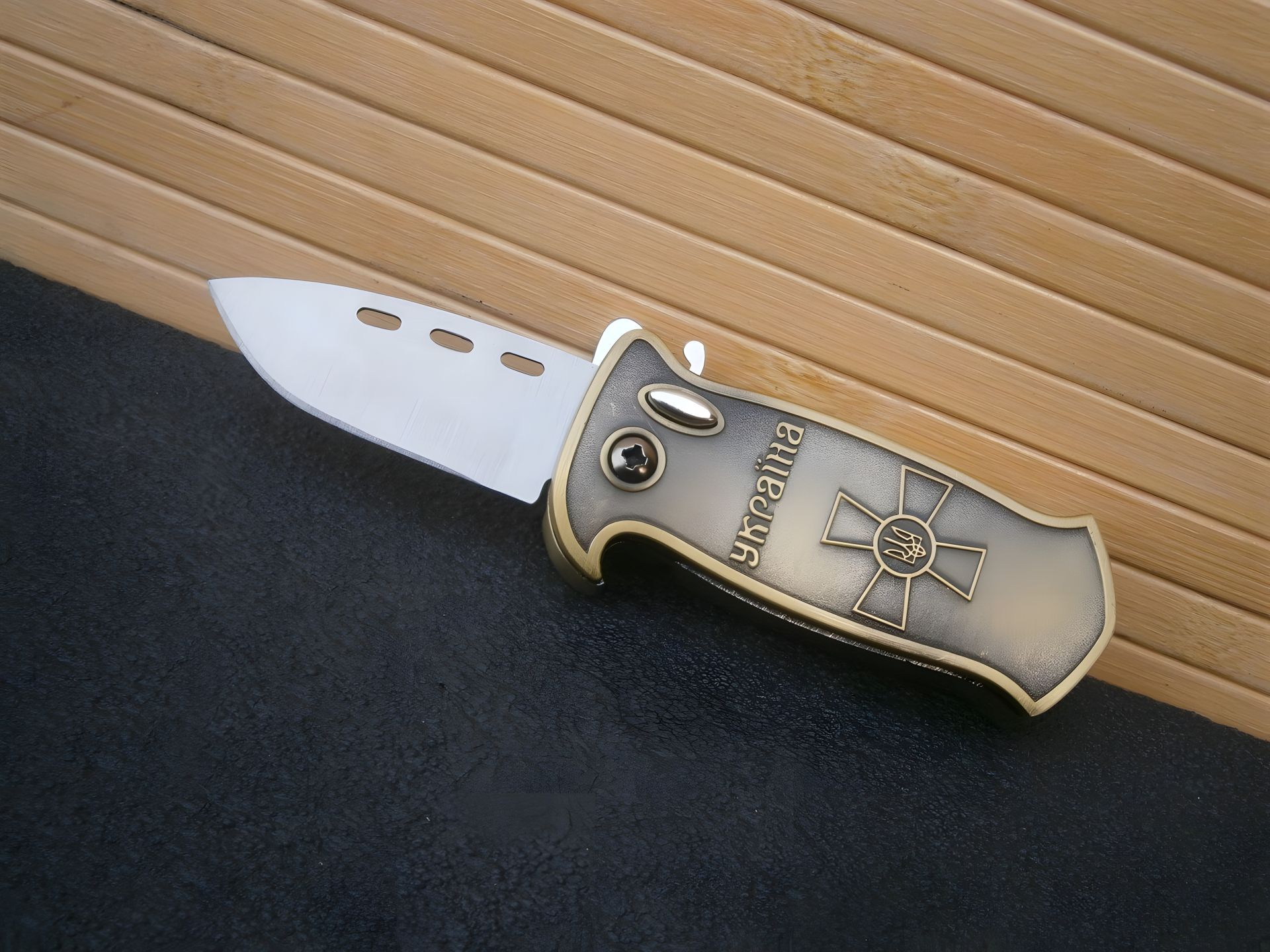 Ніж-запальничка турбо полум'я 12,5 см, Україна ЗСУ Ніж-запальничка турбо полум'я 12,5 см, Україна ЗСУ