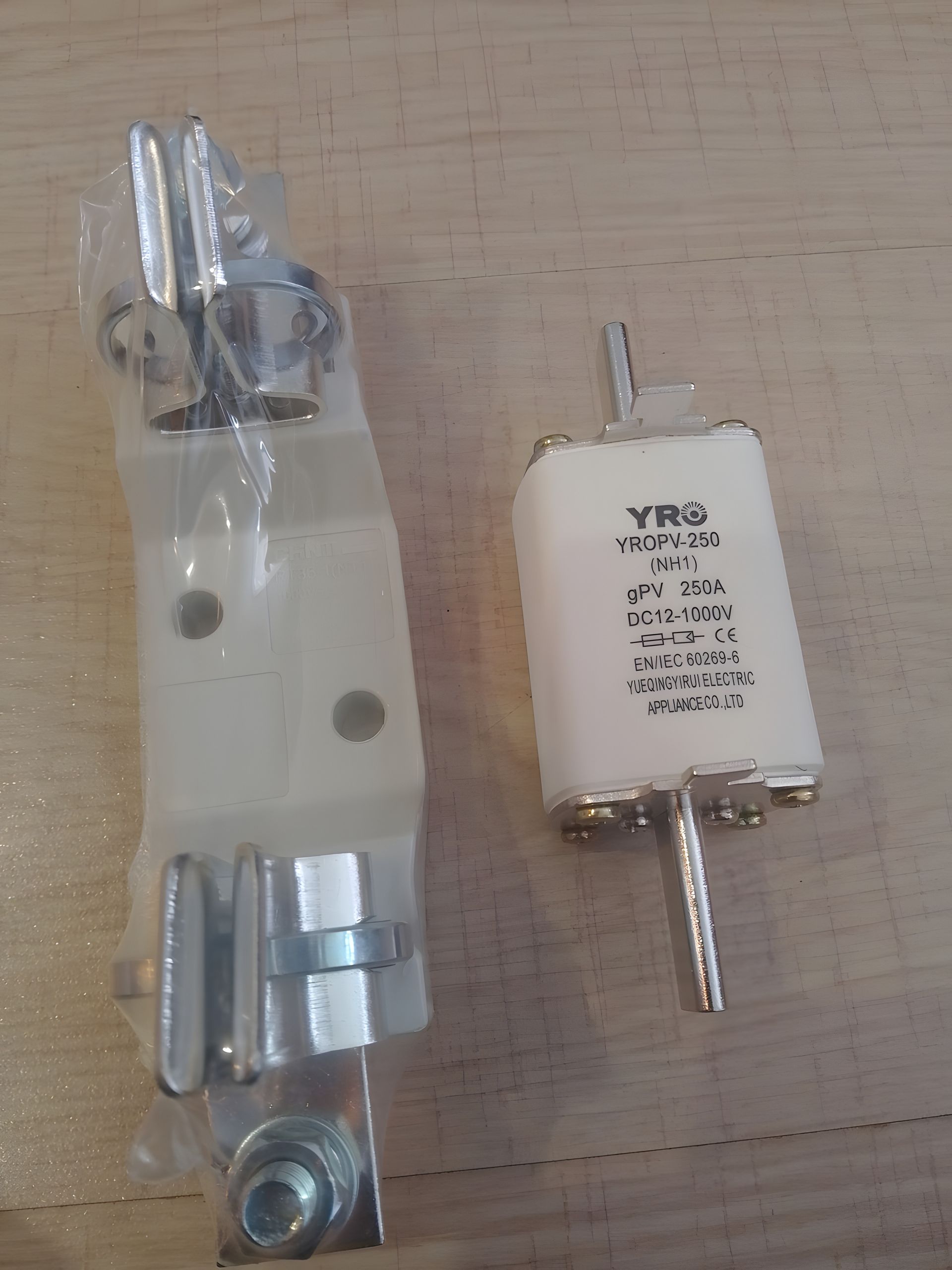 Комплект ножевых предохранителей DC до 250a 1000v для АКБ солнечного поля Комплект ножевых предохранителей DC до 250a 1000v для АКБ солнечного поля