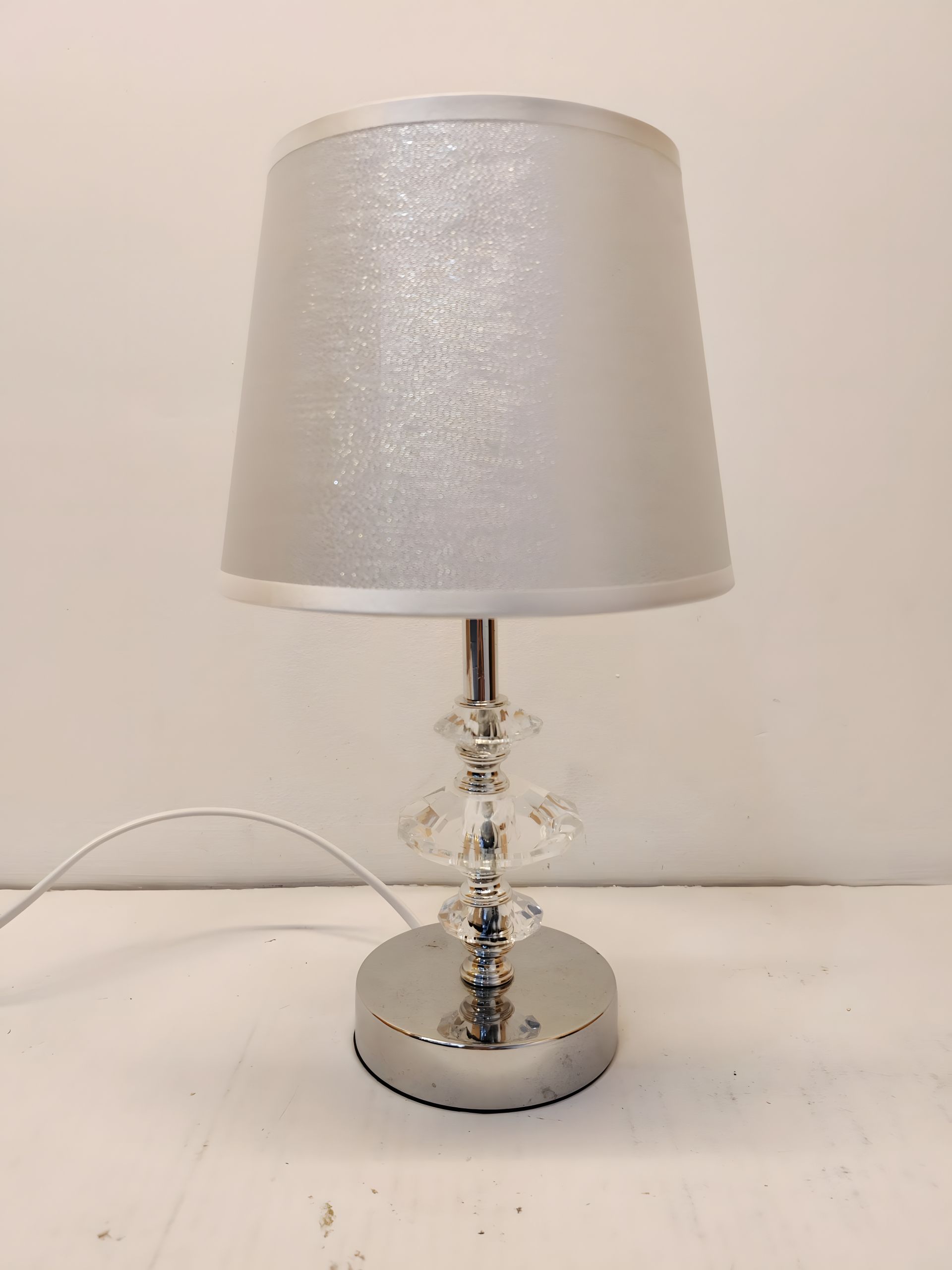 Настольная декоративная лампа HS8898 в цвете SILVER Настольная декоративная лампа HS8898 в цвете SILVER