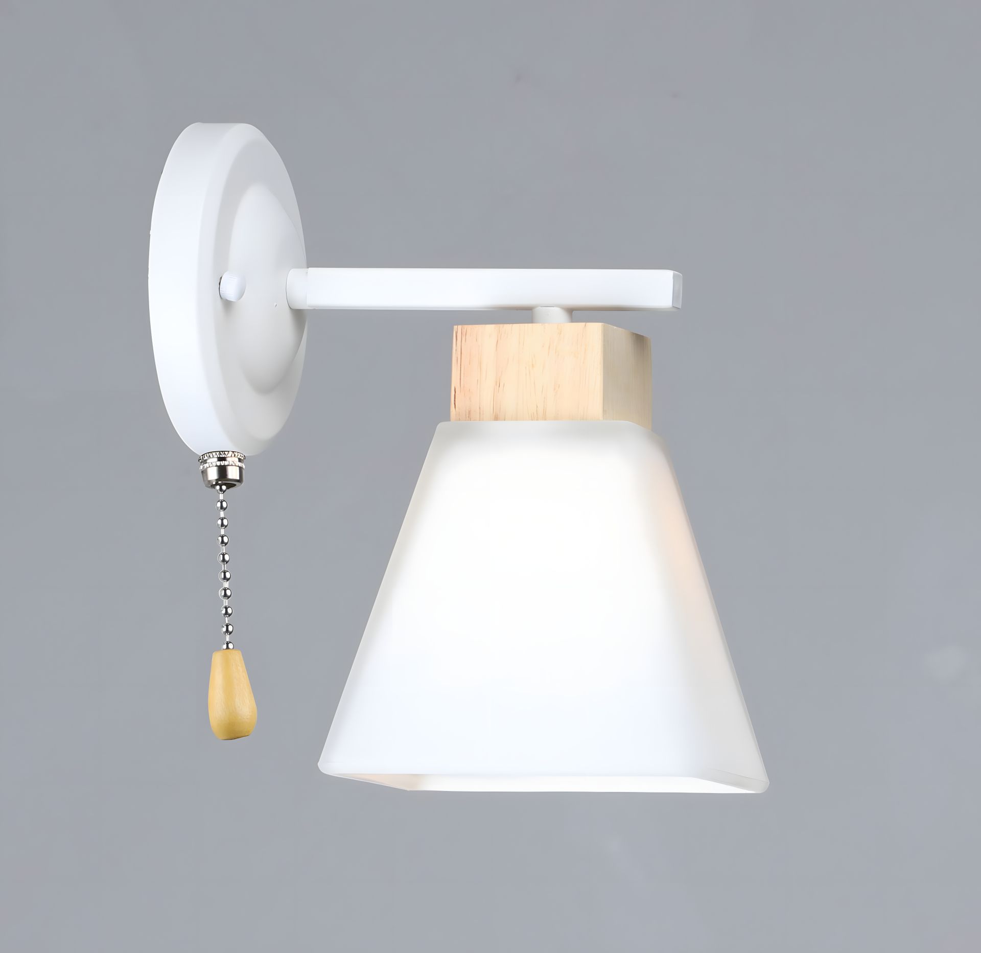 Настенное бра N6663/1W с белым стеклянным плафоном Настенное бра N6663/1W с белым стеклянным плафоном