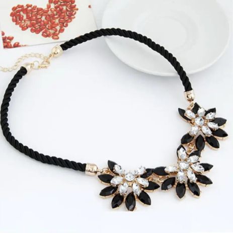 Черное ожерелье с цветами Boho колье с камнями кристаллы на шею