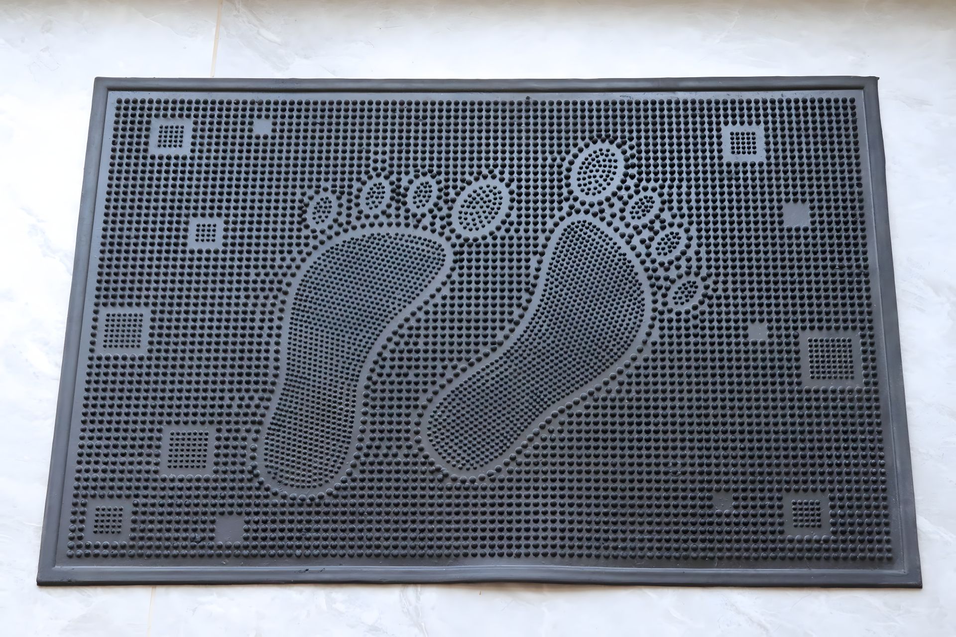 Входной коврик 40*60 см с упругими резиновыми ножками Входной коврик 40*60 см с упругими резиновыми ножками