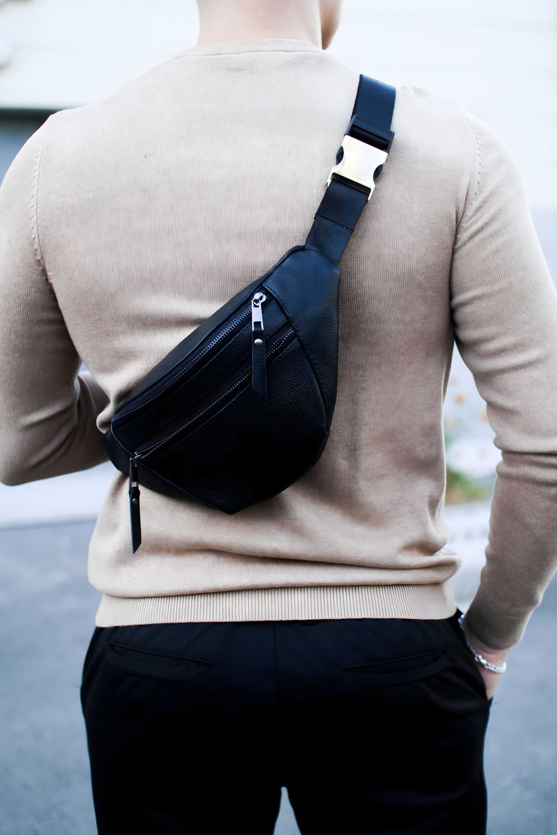 Мужская поясная сумка-бананка из натуральной зеристой кожи SKILL (черная) Мужская поясная сумка-бананка из натуральной зеристой кожи SKILL (черная)