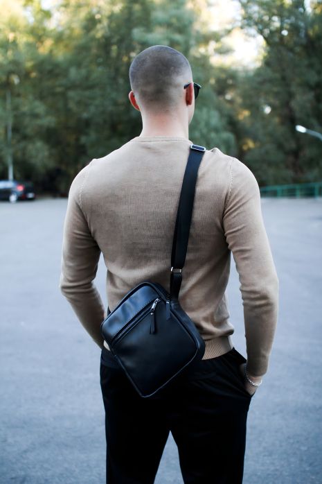 Сумка через плечо мужская из натуральной гладкой кожи, мессенджер Сумка через плечо мужская из натуральной гладкой кожи, мессенджер
