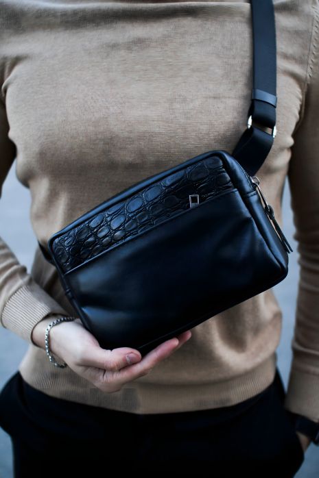 Чорна сумка шкіряна на пояс, кроссбоді, бананка із натуральної шкіри