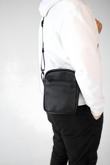 Чоловіча шкіряна сумка месенджер чорна Чоловіча шкіряна сумка месенджер чорна