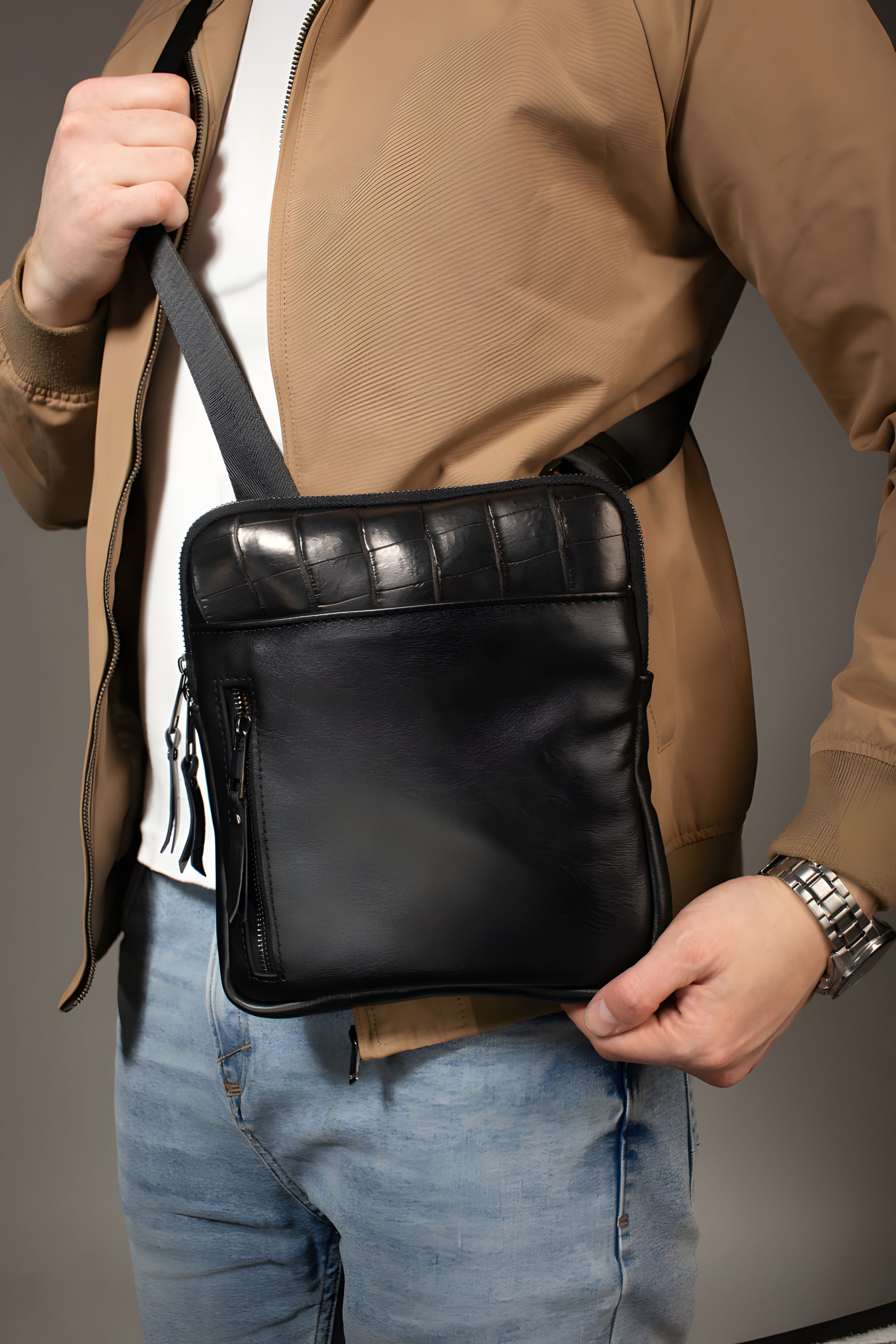 Черная кожаная мужская сумка SKILL через плечо Черная кожаная мужская сумка SKILL через плечо