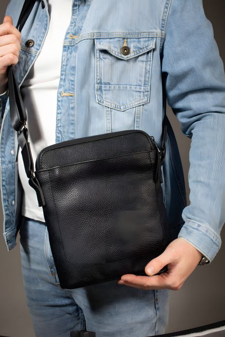 Чоловіча сумка SKILL шкіряна чорна мессенджер