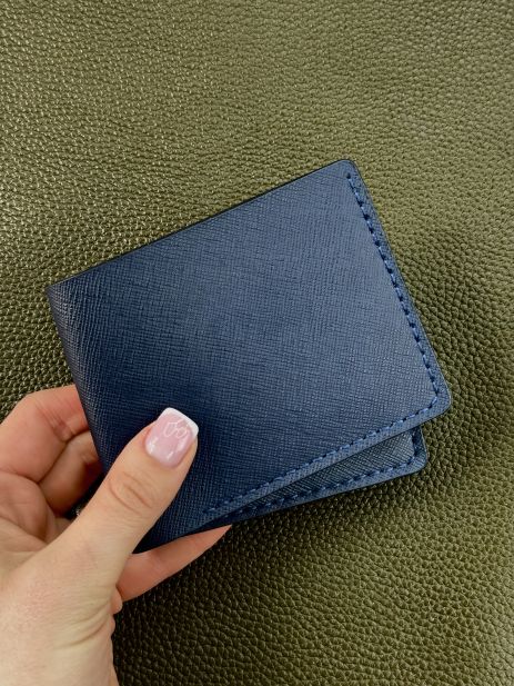 Чоловічий гаманець-біфолд з натуральної шкіри Saffiano синій, ручна робота