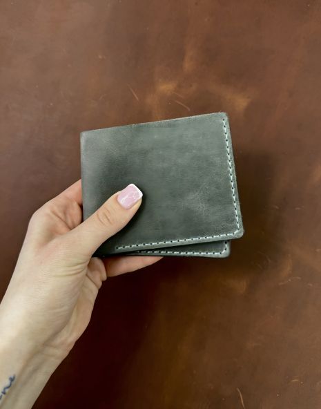 Мужской гаманець-біфолд из натуральной кожи Crazy Horse, серый (ручная работа)