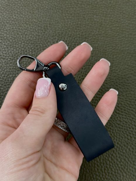 Черный кожаный брелок SKILL