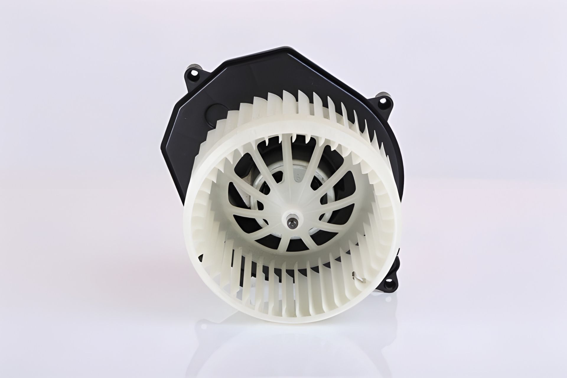 Вентилятор для салона PEUGEOT PARTNER и CITROËN BERLINGO, NISSENS (87571) Вентилятор для салона PEUGEOT PARTNER и CITROËN BERLINGO, NISSENS (87571)