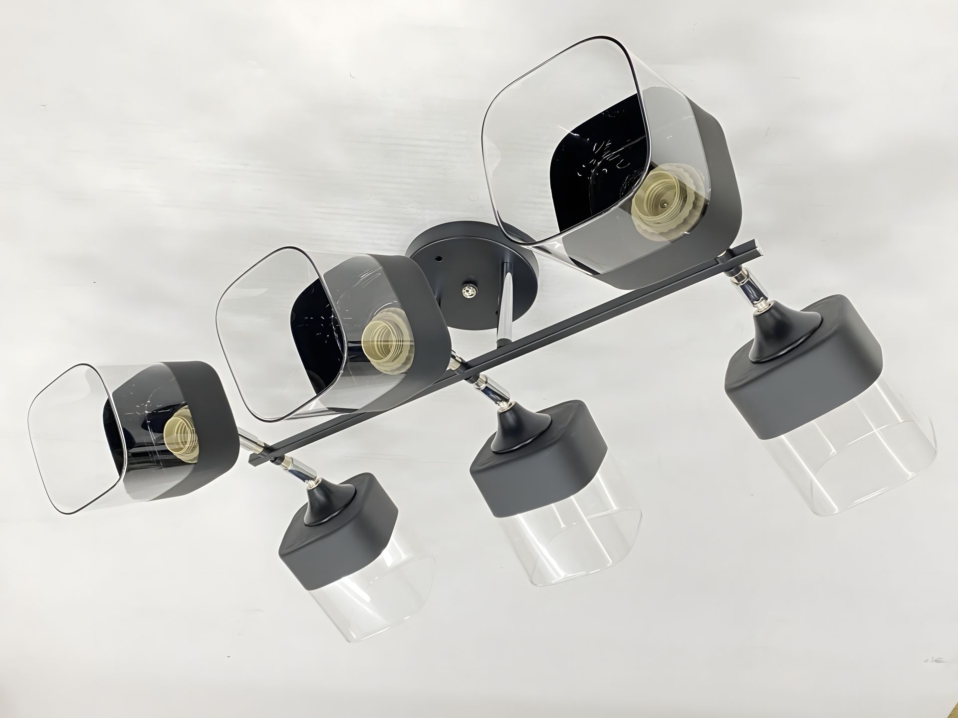 Люстра стельова VALESO 91134/6 з 6 плафонами (Чорний+Хром) Люстра стельова VALESO 91134/6 з 6 плафонами (Чорний+Хром)