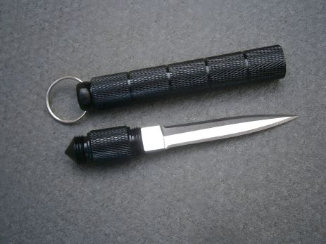 Ніж - брелок Вlack Mini різьбовий із склобоєм 11 см чорний Ніж - брелок Вlack Mini різьбовий із склобоєм 11 см чорний