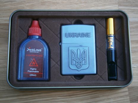 Более легкий бензиновый трезубец в подарочной коробке банок бензинового мундштука