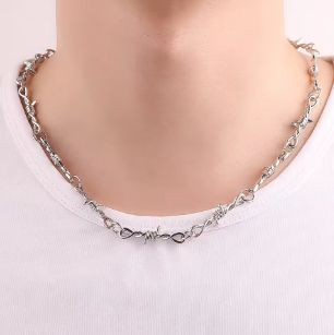 Колье чокер из колючей проволоки кулон ожерелье колючая проволока серебристая