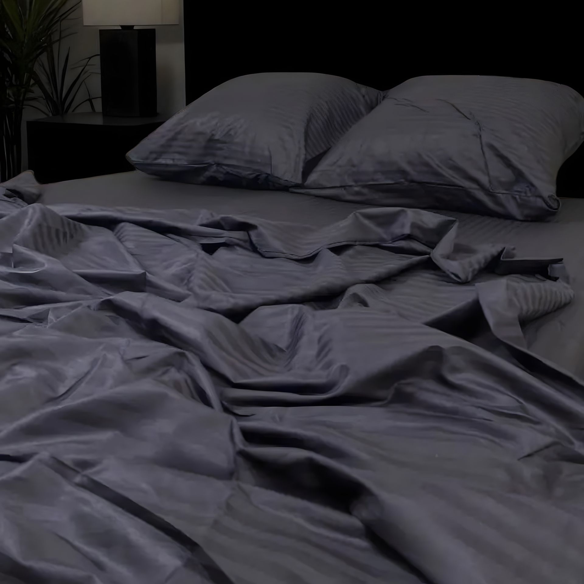 Полуторний комплект постільної білизни MakSon Black Elegance, страйп-сатин, 100% бавовна (030-1145210С) Полуторний комплект постільної білизни MakSon Black Elegance, страйп-сатин, 100% бавовна (030-1145210С)