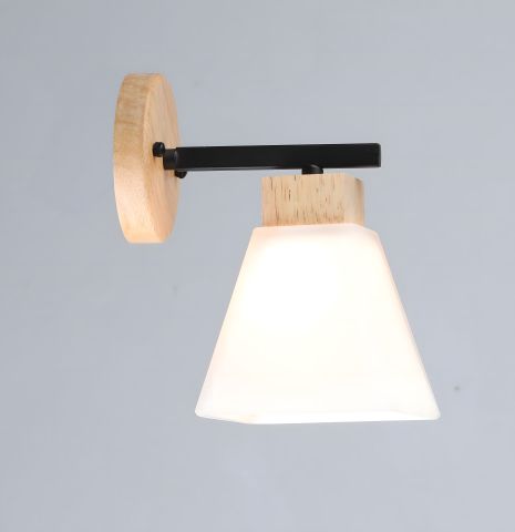 Настінне бра з одним скляним плафоном N6608/1W (Чорний+Дерево)