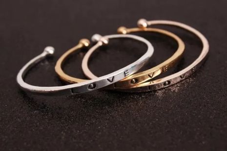 Жіночий браслет із написом Love браслет-манжет Жіночий браслет із написом Love браслет-манжет