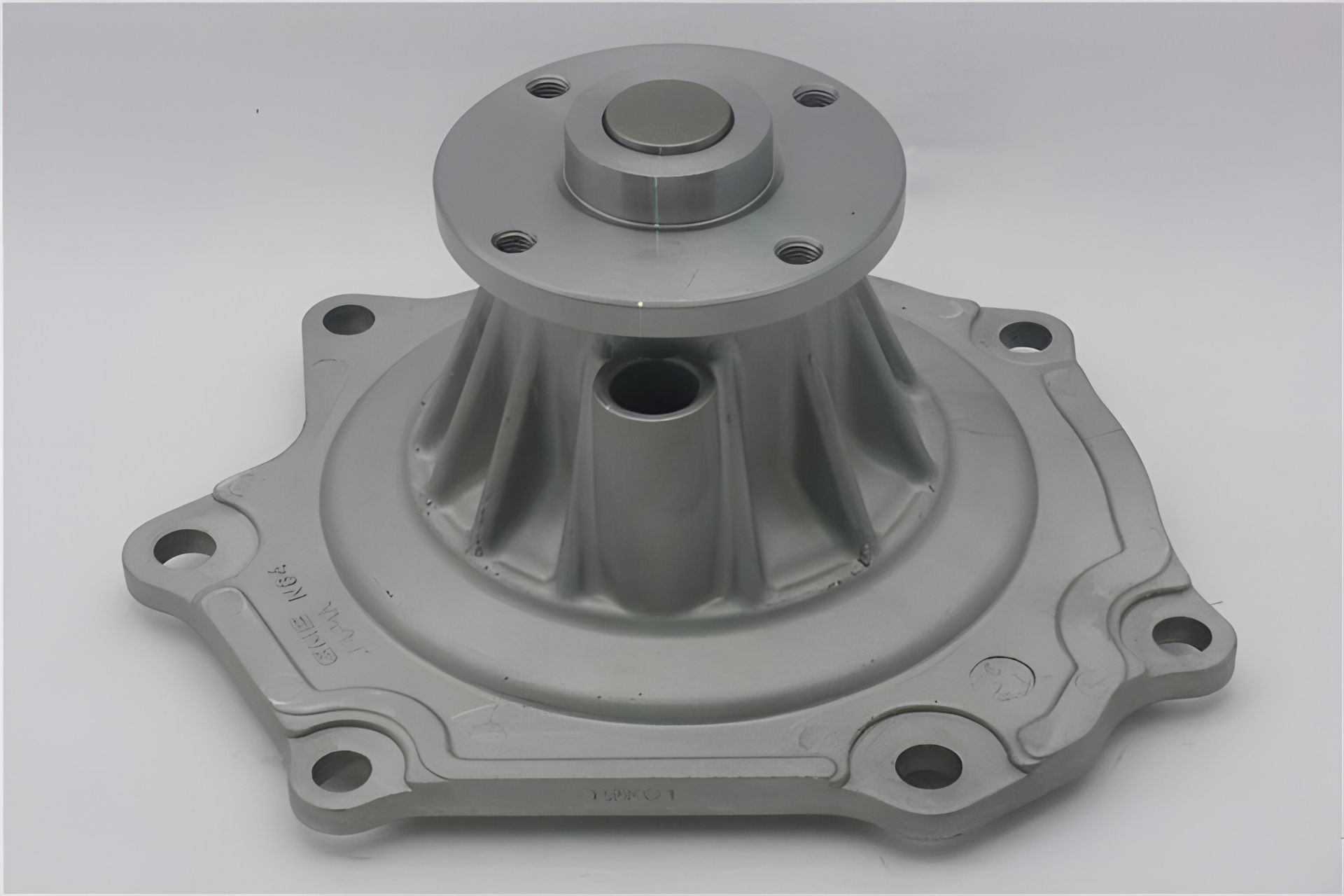 Водяний насос NISSAN TRADE, NISSAN CABSTAR, NISSAN URVAN, GMB (GWN64A) для ефективного охолодження двигуна Водяний насос NISSAN TRADE, NISSAN CABSTAR, NISSAN URVAN, GMB (GWN64A) для ефективного охолодження двигуна