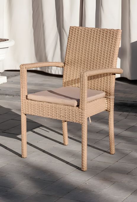 Класичне крісло з ротангу