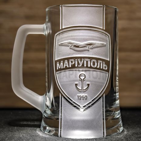 Пивной бокал с гравировкой ФК Мариуполь с матовой ручкой