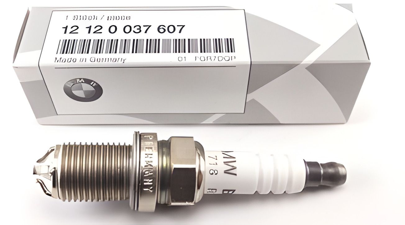 Зажигательная свеча для BMW 1, BMW X1 и BMW X6 (12120037607) Зажигательная свеча для BMW 1, BMW X1 и BMW X6 (12120037607)