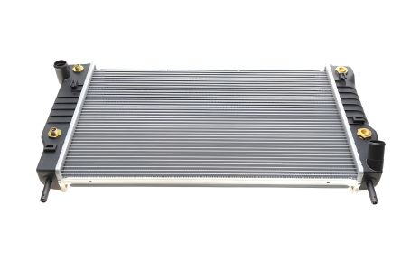 Охлаждающий радиатор двигателя Ford Mondeo, NRF (53748) Охлаждающий радиатор двигателя Ford Mondeo, NRF (53748)