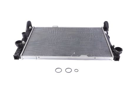 Охлаждающий радиатор двигателя MERCEDES-BENZ E-CLASS, NRF (58335)