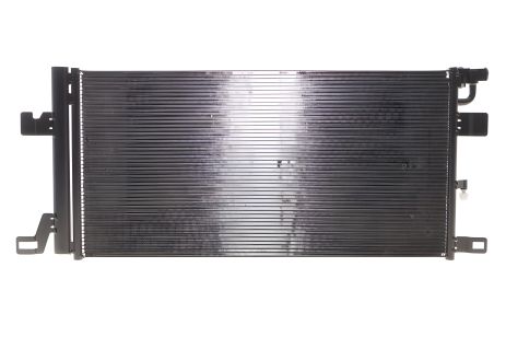 Конденсор кондиционера для AUDI A4 15- от NRF (350584) Конденсор кондиционера для AUDI A4 15- от NRF (350584)