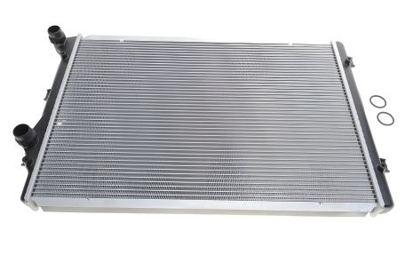 Радиатор охлаждения двигателя AUDI A3 09/2004 (NRF)