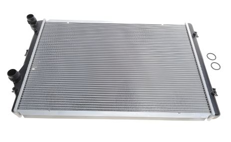 Двигательный радиатор охлаждения AUDI A3 09/2004 марки NRF Двигательный радиатор охлаждения AUDI A3 09/2004 марки NRF