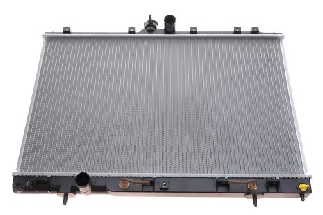 Охолоджувальний радіатор двигуна MITSUBISHI Outlander 03- (NRF)