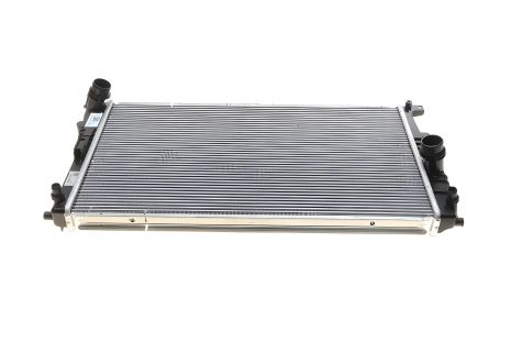 Радіатор охолодження двигуна для BMW 4, NRF (58413)