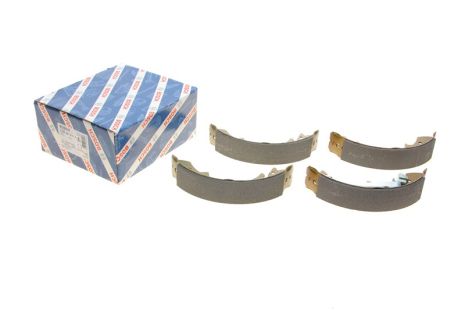 Колодки гальмівні барабан BMW - DE LA CHAPELLE 316/316i/316i Cabrio/318i/318i Cabrio/320i, BOSCH (0986487013)