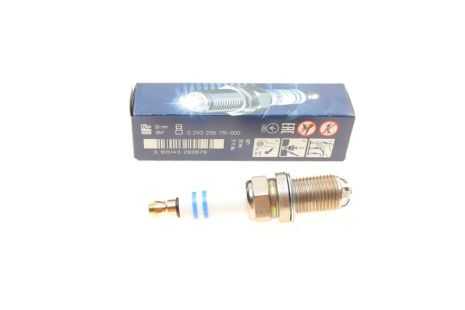 Свічка запалювання MITSUBISHI PAJERO, BMW 1, VW TOUAREG, FGR7KQE0 NICKEL BOSCH (0242235715)