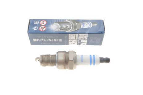 Зажигания свеча для BYD FLYER, GEELY HAOQING, SUZUKI (CHANGAN), WR8DPP30W BOSCH (0242230599)