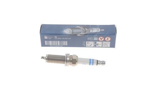 Свеча зажигания для NISSAN MICRA, PEUGEOT 206 и RENAULT OROCH, BOSCH (0242140530) Свеча зажигания для NISSAN MICRA, PEUGEOT 206 и RENAULT OROCH, BOSCH (0242140530)