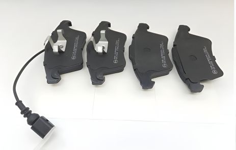 Комплект гальмівних колодок для VW TRANSPORTER, LPR (05P1536)