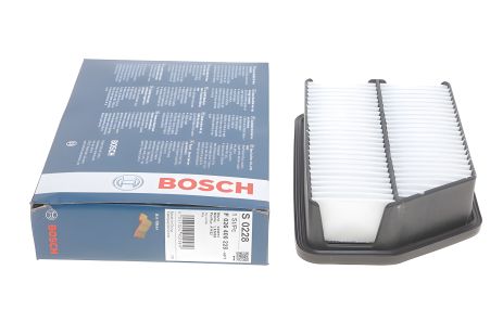 Повітряний фільтр для KIA CARENS, HYUNDAI i40, BOSCH (F026400228)