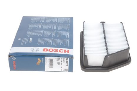 Фильтр воздушный KIA CARENS, HYUNDAI i40, BOSCH (F026400228)