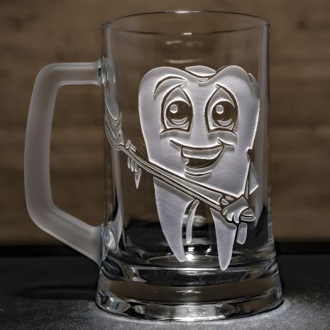 Пивний бокал з гравіюванням - подарунок для стоматолога