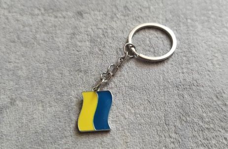 Брелок флаг Украины в виде желто-синего флага