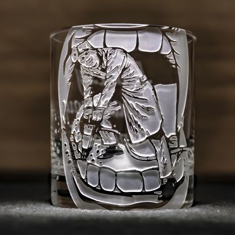 Именной стакан для стоматолога - Подарок для стоматолога, набор для виски, воды и сока с Весёлой Гравировкой