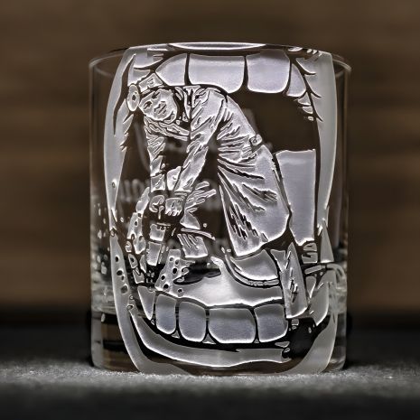 Іменний стакан для віскі, води та соку для стоматолога