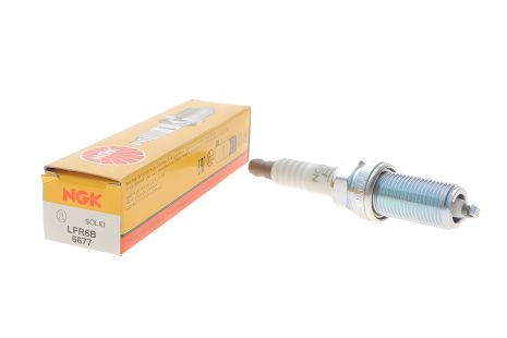 Свічка запалювання CITROËN C3, PEUGEOT 208, PEUGEOT 806, (LFR6B), NGK (6677) для двигуна Свічка запалювання CITROËN C3, PEUGEOT 208, PEUGEOT 806, (LFR6B), NGK (6677) для двигуна