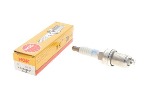 Свеча зажигания NGK BKR6ES-11 для HYUNDAI i10, KIA CARENS, SUBARU FORESTER (5553)