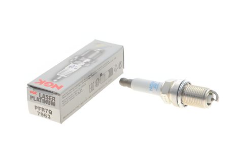 Свічка запалювання для PORSCHE CAYENNE, AUDI A4, VW PASSAT, NGK (7963) Свічка запалювання для PORSCHE CAYENNE, AUDI A4, VW PASSAT, NGK (7963)