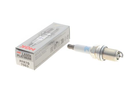 Свічка запалювання для PORSCHE CAYENNE, AUDI A4, VW PASSAT, NGK (7963)